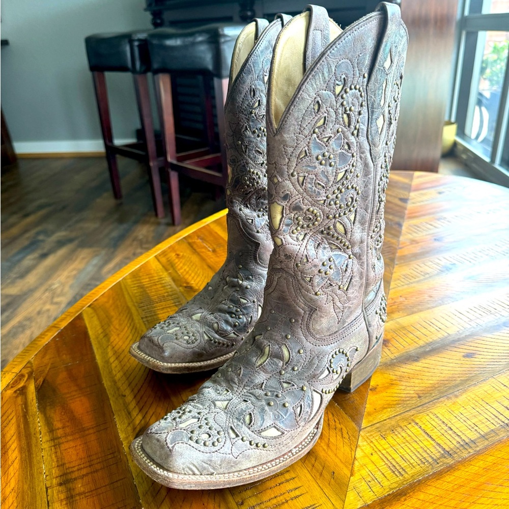Grey/ tan women’s cowboy boots